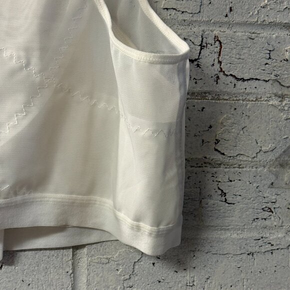 Vintage White Compression Bra – Adjustable Straps – Front Hook Closure – - Picture 5 of 9